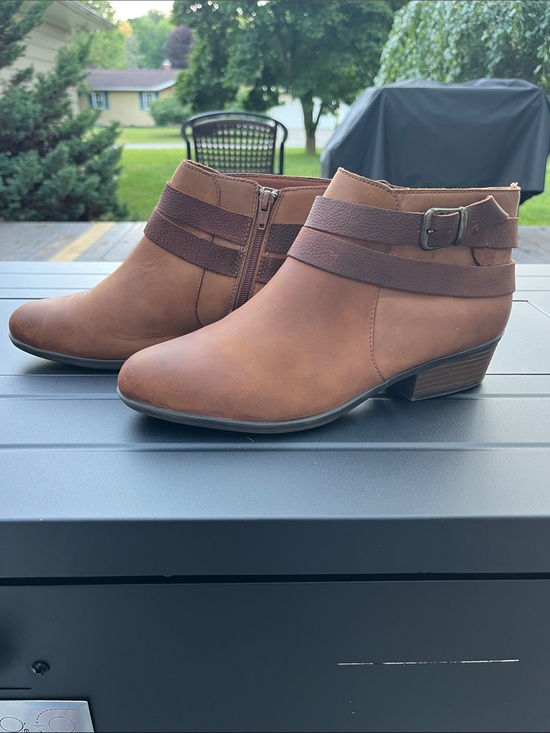 Clarks Shoes - Clarks Addiy Cora Tan Brown Nubuck Ankle Boots size 10 side zip